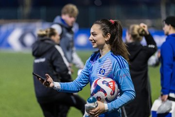 Bild 401 - wBJ Hamburger SV - Eimsbuettler TV : Ergebnis: 4:0